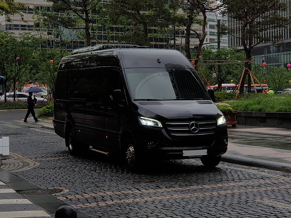 v18 mercedes sprinter vip 1